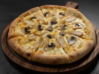 С курицей и грибами (580г)