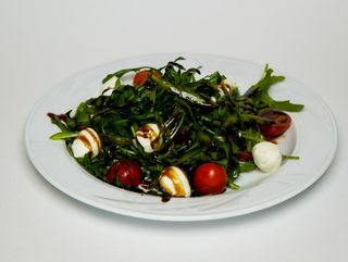Моцарелла с рукколой (250г)