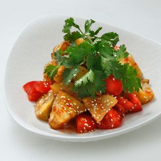 Салат с хрустящими баклажанами (350 г)