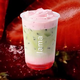 Ice матча с клубничной пенкой
