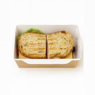 ПП сэндвич на цельнозерновом хлебе с говядиной