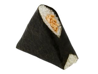 Онигири с тушенным лососем