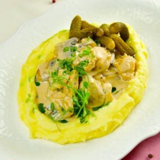 Фрикасе с цыпленком и нежным пюре (520г)