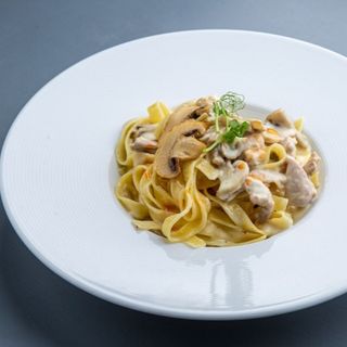 Феттучини с курицей и грибами