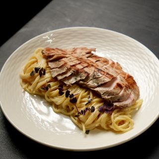 Стейк из индейки со спагетти