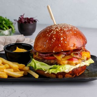 Бургер с котлетой из мраморной говядины