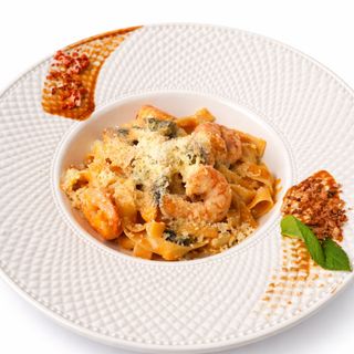 Паста с креветками в соусе Том ям