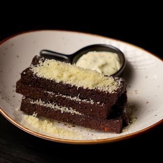 Чесночные гренки с пармезаном и