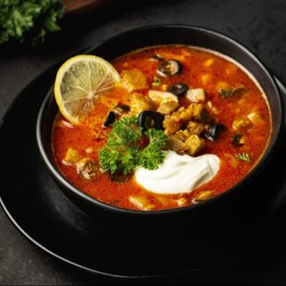 Солянка с копченностями