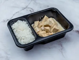 Куриная грудка в соусе карри