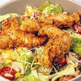 Салат криспи чикен