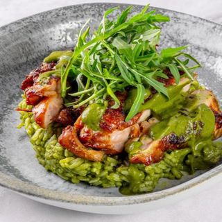 Курица в соусе зеленой карри