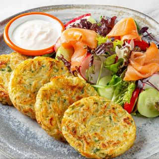 Драники из картофеля с лососем