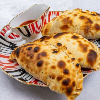 Самса с курицей и сыром