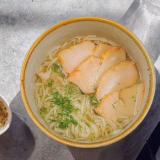 Суп с лапшой и яичком