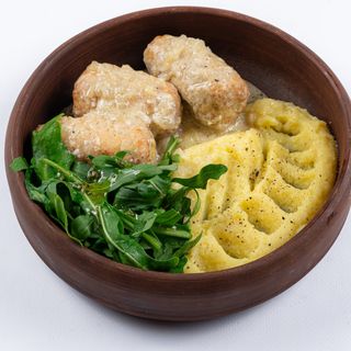 Куриные биточки в соусе