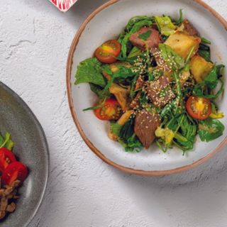 Салат с баклажаном и ростбифом