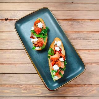 Брускетты с семгой