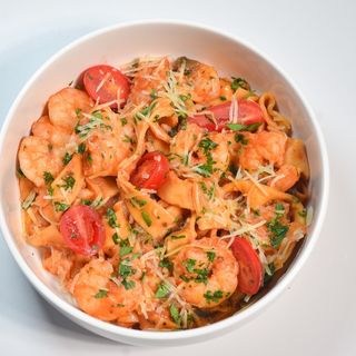 Домашняя паста с креветками