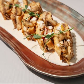 Багет с соусом альфредо и котлетой (350г)