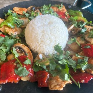 Курочка по восточному с шампиньонами