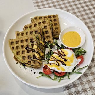 Вафли из цукини с Голландским соусом