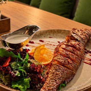 Запеченный сибас с соусом (350г)