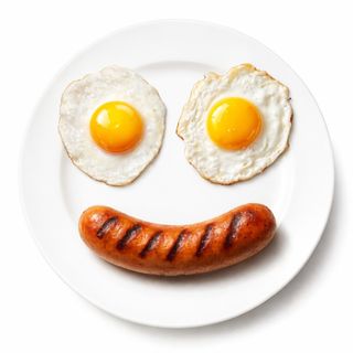 Яичница с сарделькой