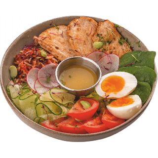 Боул с курицей на гриле, черным рисом, овощами и микс салатом 350гр