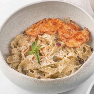 Фетучини с куриной грудкой на гриле 280гр