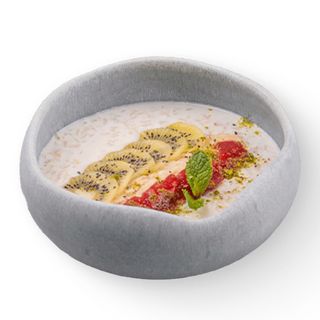 Рисовая каша с бананом, киви с джемом из свежей клубники 340гр