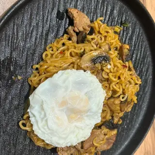 Жареный рамен с говядиной (450г)
