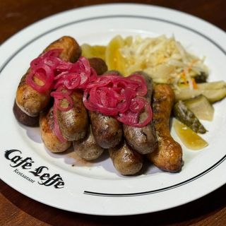 Ассорти колбасок на гриле