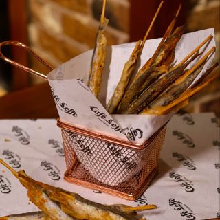 Мойва на шпажках