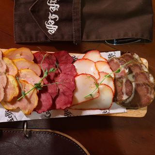 Сыровяленые деликатесы