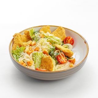 Салат Цезарь с хрустящей курицей