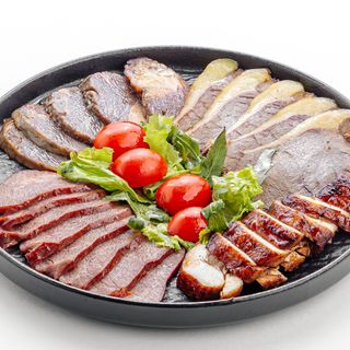 Ассорти мясных деликатесов