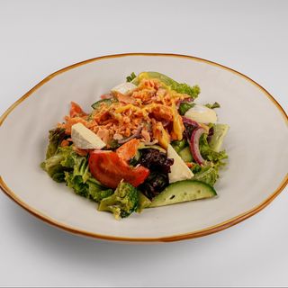 САЛАТ КАМАМБЕР С ЛОСОСЕМ