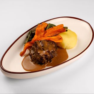 Томленные говяжьи щечки