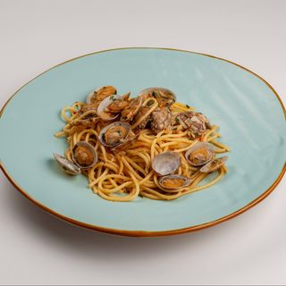 Паста с моллюсками Вонголе