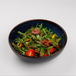 Теплый салат с говядиной