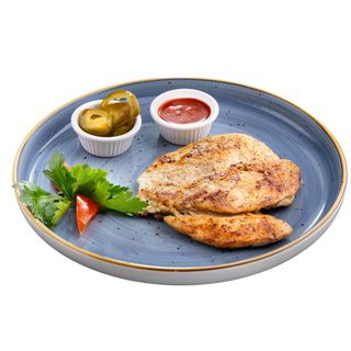 Стейк из куриной грудки с соусом сальса 