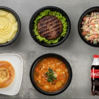 Комбо 1. Котлета тагам, пюре картофельное, рассольник, оливье, лепешка с кунжутом, кола 0,5