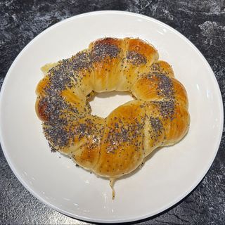 Булочка сдобная с маком