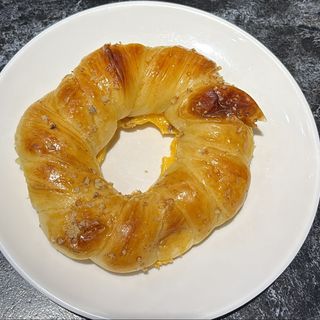 булочка сдобная с орехом