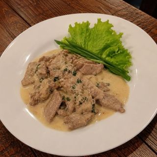 Телятина в сливочном соусе (200г)