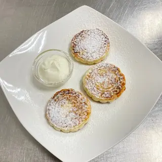 Сырники со сметаной (3шт)