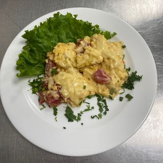 Омлет с помидорами и сыром