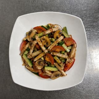 Салат с курицей и шампиньонами