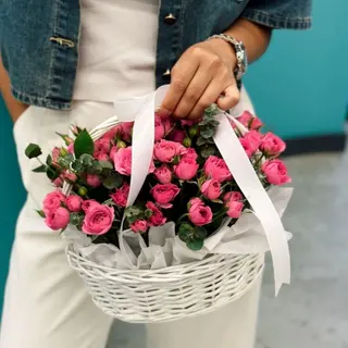 Rilak Floral композиция в корзине кустовая роза 7 шт 50 см